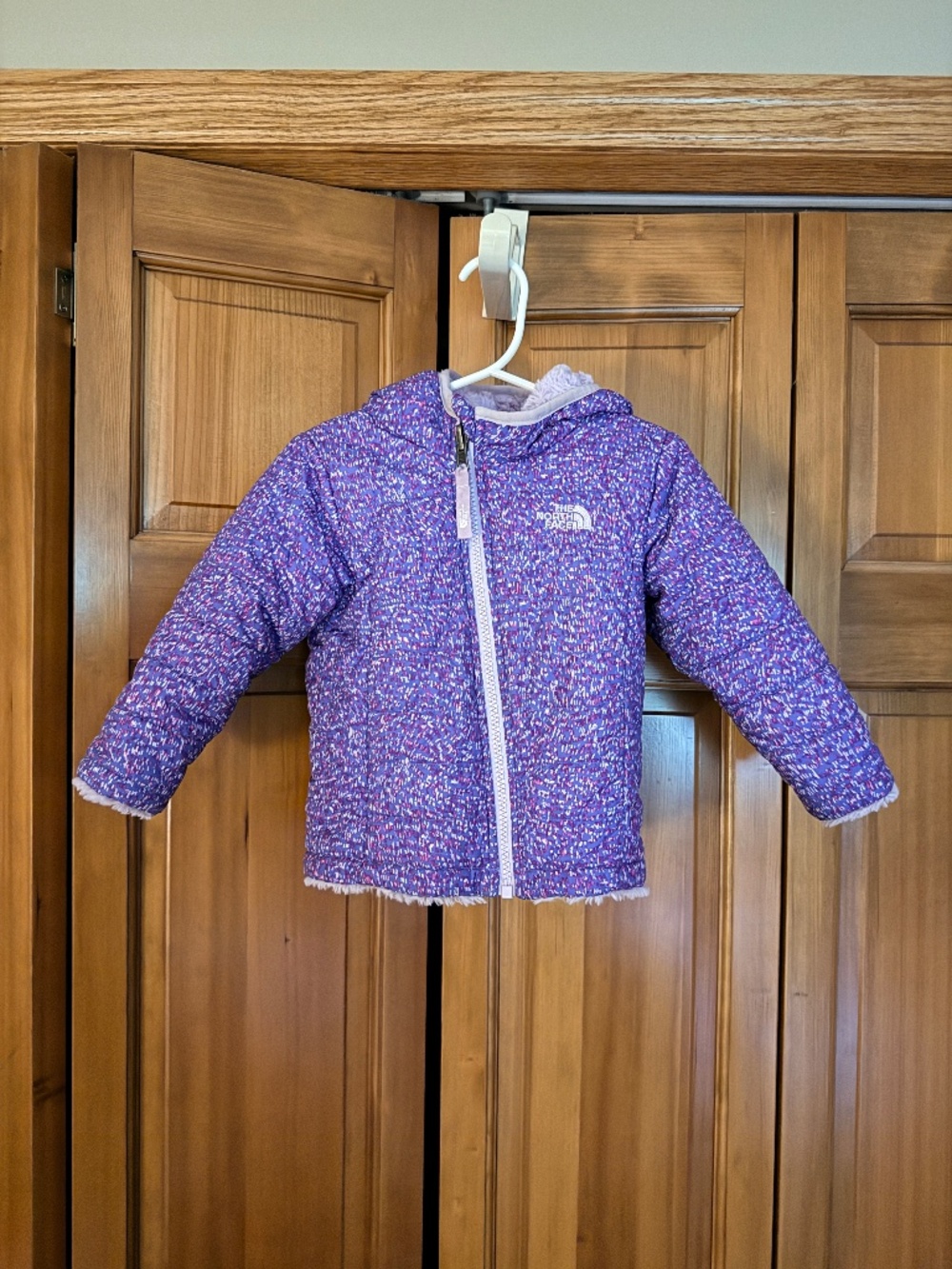 The North Face Girlsโ Reversible Full-Zip Hooded Jacket | 3-4T